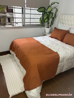 Combo Pie De Cama Tusor + (2) Almohadones Tusor + Alfombra