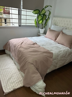 Imagen de Combo Pie De Cama Tusor + (2) Almohadones Tusor + Alfombra