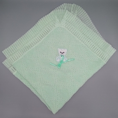 Manta tejido verde (largo 92 cm - ancho 90 cm aprox) estampa de osito - comprar online