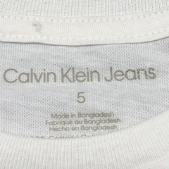 Remera Calvin Klein - Talle 5 años