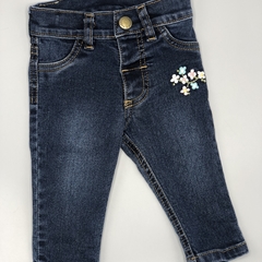 Segunda Selección - Jegging Cheeky Talle M (6-9 meses) azul flores bordadas (34 cm largo) - comprar online