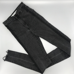 Jeans Zara Talle 32 EUR (10-12 años) negro elastizado deflecado punta (99 cm largo)
