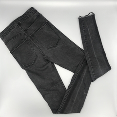 Jeans Zara Talle 32 EUR (10-12 años) negro elastizado deflecado punta (99 cm largo) en internet