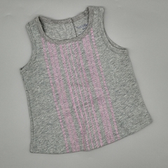 Musculosa Baby Gap Talle 3-6 meses gris con bordados rosa