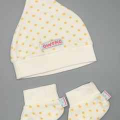 Segunda Selección - Set Owoko plush blanco lunares amarillos (gorro y escarpines) - comprar online