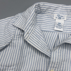 Imagen de Segunda Selección - Camisa Chaps Talle 9 meses lino rayas celeste blanco bordado azul