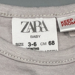 Segunda Selección - Remera Zara Talle 3-6 meses algodón gris tacitas - Baby Back Sale SAS