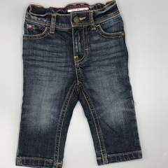 Jeans Tommy Hilfiger Talle 6-9 meses azul oscuro localizado (36 cm alrgo) - comprar online
