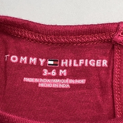 Segunda Selección - Remera Tommy Hilfiger Talle 3-6 meses algodón fucsia flores caladas - Baby Back Sale SAS