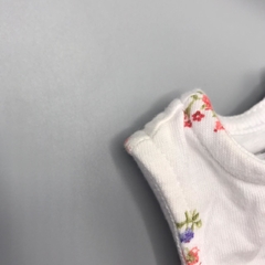 Segunda Seleccion - Remera Luz de Estrellita Talle 2 (3 meses) algodón blanco florcitas rojo lila volados - Baby Back Sale SAS