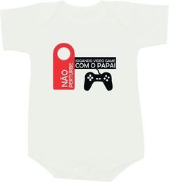 Body / Camiseta Não perturbe, jogando vídeo game com o papai