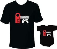 Camisetas Tal pai tal filho Não perturbe, jogando vídeo game com meu filho / Não perturbe, jogando vídeo game com o papai