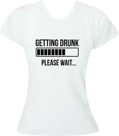 Camiseta Carnaval Getting Drunk Please Wait na internet