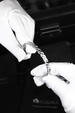 Bracelete Empire Silver em Aço Inoxidável na internet