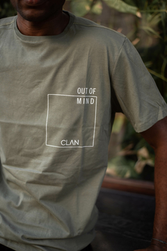 REMERA OUT OF MIND - CLAN