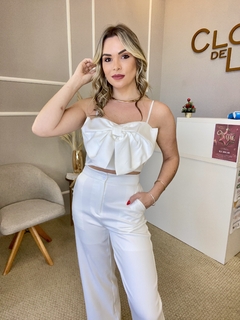 Conjunto cropped e calça top off white P na internet