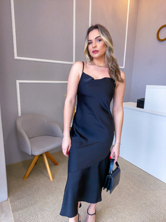 Vestido em cetim midi preto P - Closet de Luxo