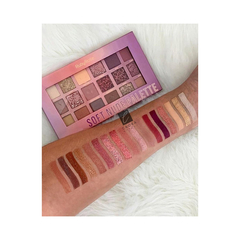 Imagen de Paleta 18 Sombras Soft Nude Ruby Rose Original Caobamakeup