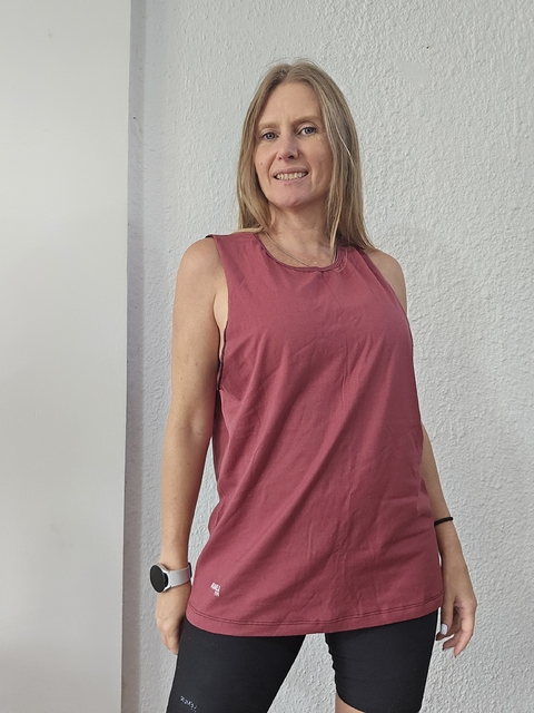 Musculosa "Jade Basic" Bordo - SIN GENERO