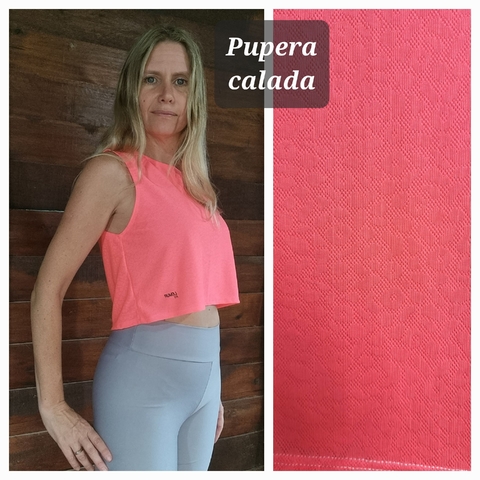 Musculosa Pupera Coral Fluo Calada