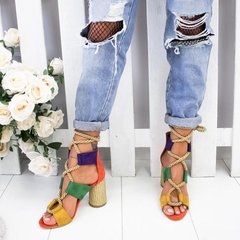 Sandália multicolor na internet