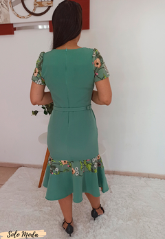 Vestido Midi na Alfaiataria Verde Moda Evangélica - loja online
