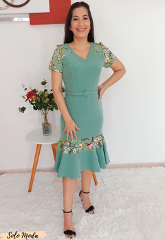 Vestido Midi na Alfaiataria Verde Moda Evangélica - comprar online