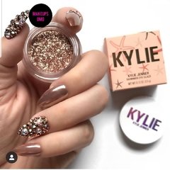 Glitter Kylie Jenner glow en internet