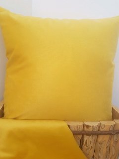 Capa de almofada suede amarela - comprar online
