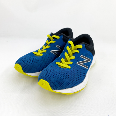 CON DETALLE / ZAPATILLAS-NEW BALANCE-NRO 28 EUR