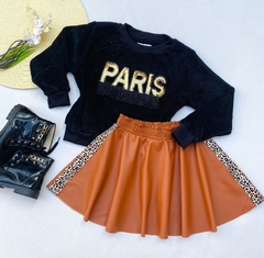 Conjunto Blusa pelúcia Paris + saia godê couro (com shorts por baixo )