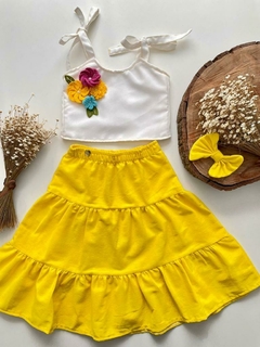 Conjunto Branco e Amarelo em Linho com Flores de Crochê (Acompanha Laço de Cabelo)