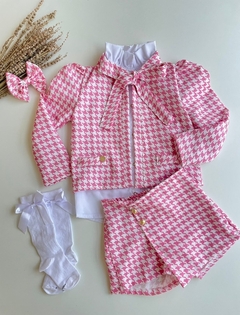 Conjunto Luxo Pied de Poule Rosa em Linhão 4 Peças (Casaco + Short Saia + Camisa + Laço de Cabelo)