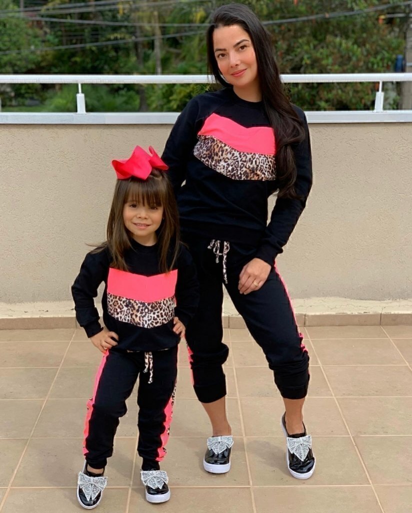 Conjunto Preto Cal a e Moletom Detalhes Oncinha Pink Neon M e e Filha