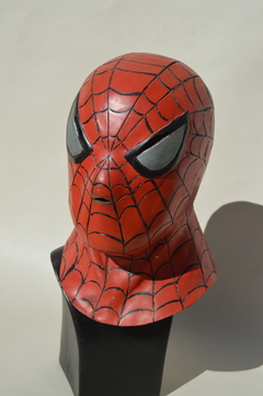 Máscara Spiderman con defectos