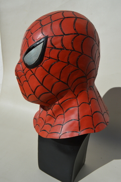 Máscara Spiderman con defectos en internet