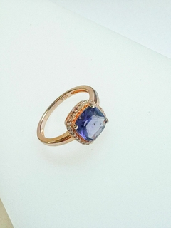 ANILLO ROSÉ CON PIEDRA VIOLETA