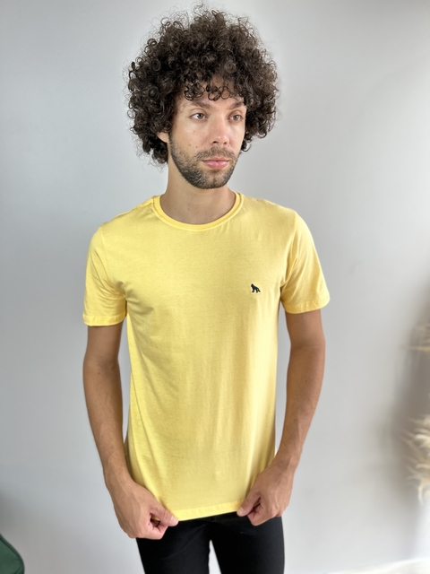 Camiseta Básica Lobo Bordada Amarelo Girassol - Acostamento