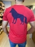 Camiseta Básica Lobo nas Costas Vermelho Hibisco - Acostamento