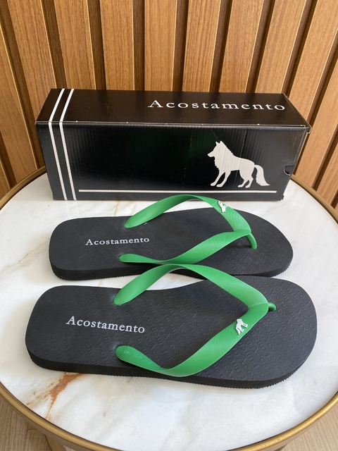 Chinelo Preto com detalhe Verde- Acostamento na internet