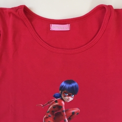 Remera manga corta de algodón estampado "Chica con traje especial" rojo Princess - 10A en internet