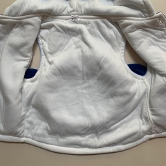 Chaleco azul con botones, interior de algodón, capucha y mochila "mounstro" *NUEVO* - 5A - Comunidad Vestireta
