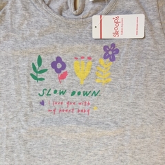 Remera de algodón manga corta gris "Slow down" Skoops *NUEVO* - 8A - comprar online