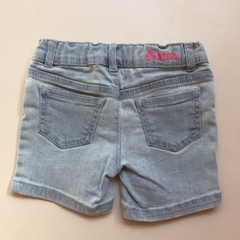 Short de jean con cintura ajustable celeste clarito con detalles bordados en rosa Carter's - 2A en internet