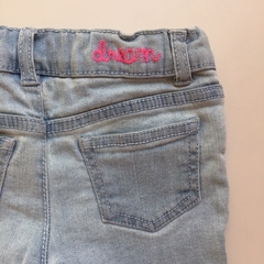 Short de jean con cintura ajustable celeste clarito con detalles bordados en rosa Carter's - 2A - Comunidad Vestireta