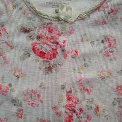 Saco manga larga rosa floreado con botones Little Akiabara *NUEVO* - 12M en internet