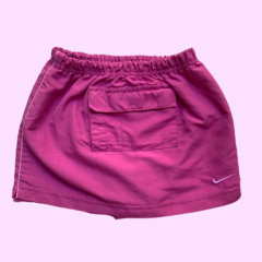 Pollera violeta con cintura elástica y short en el interior Nike *NUEVO* - 2A
