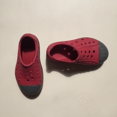 Sandalias de goma cerradas rojas Crocs - 23-24 (16cm) en internet