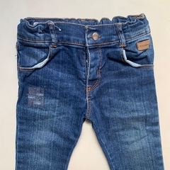 Pantalón de jean con cintura ajustable y detalles bordados Mimo - 9-12M - comprar online
