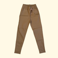 Pantalón marrón engomado con cintura elástica *NUEVO* - 14A